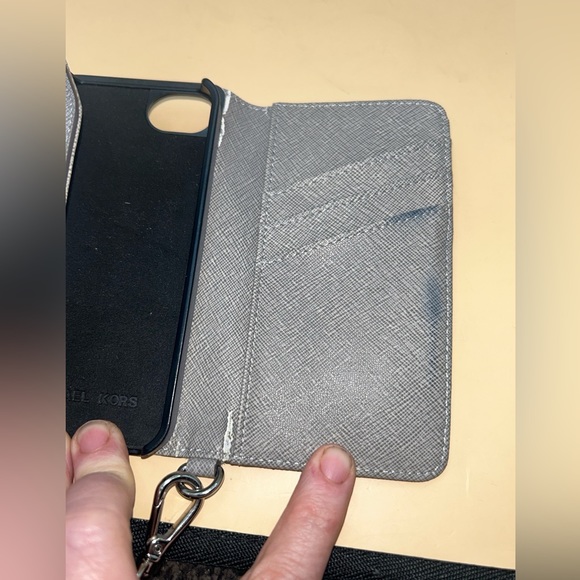 Michael kors iPhone case for small iPhone SE? - Picture 5 of 5